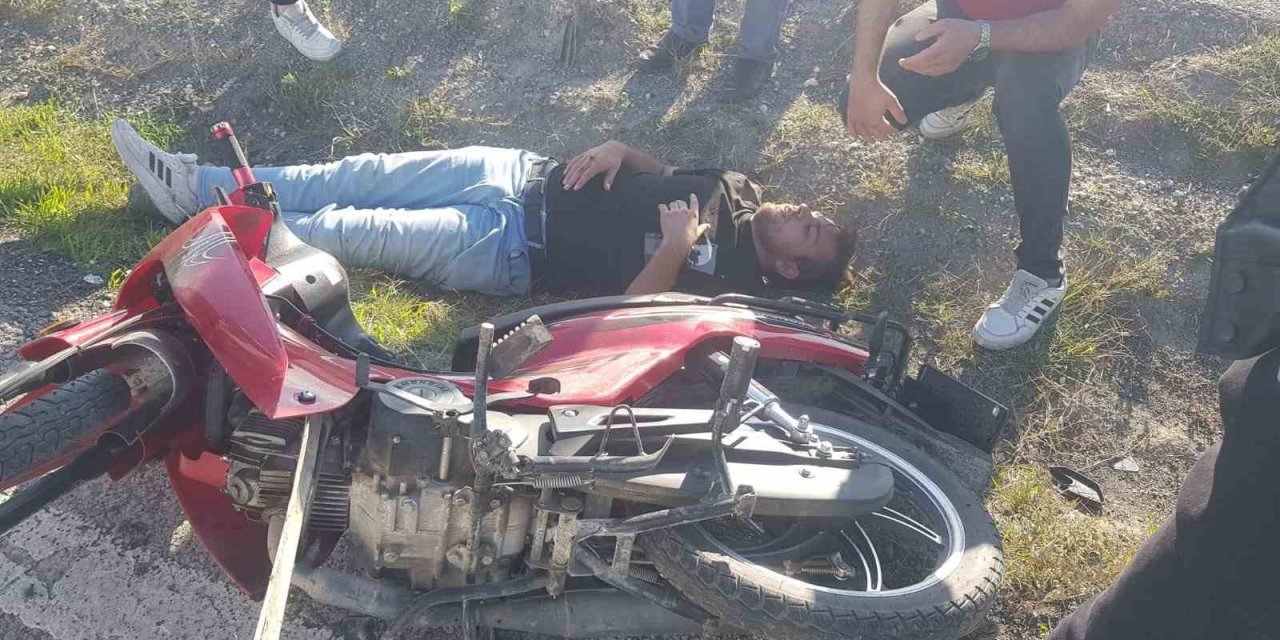 Seyir halindeyken motosikletten düştü