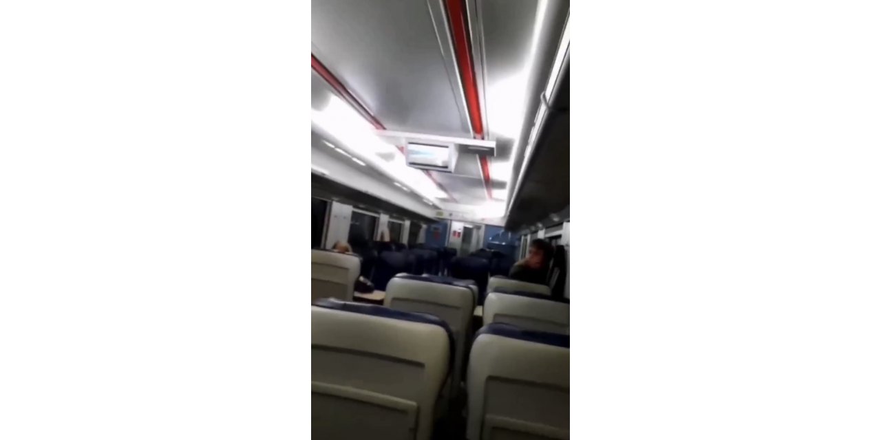 Yolcu treninin elektrik aksamında yangın çıktı