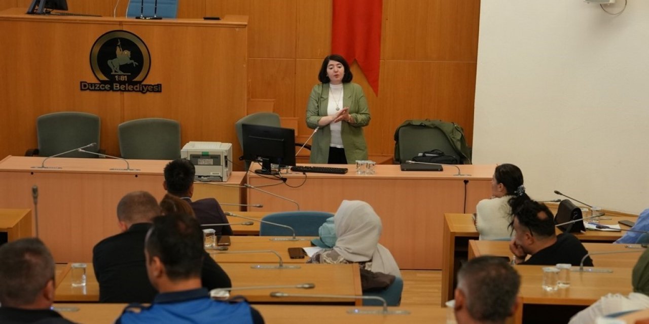 Belediye personeline bilgi edinme ve dilekçe hakkı eğitimi