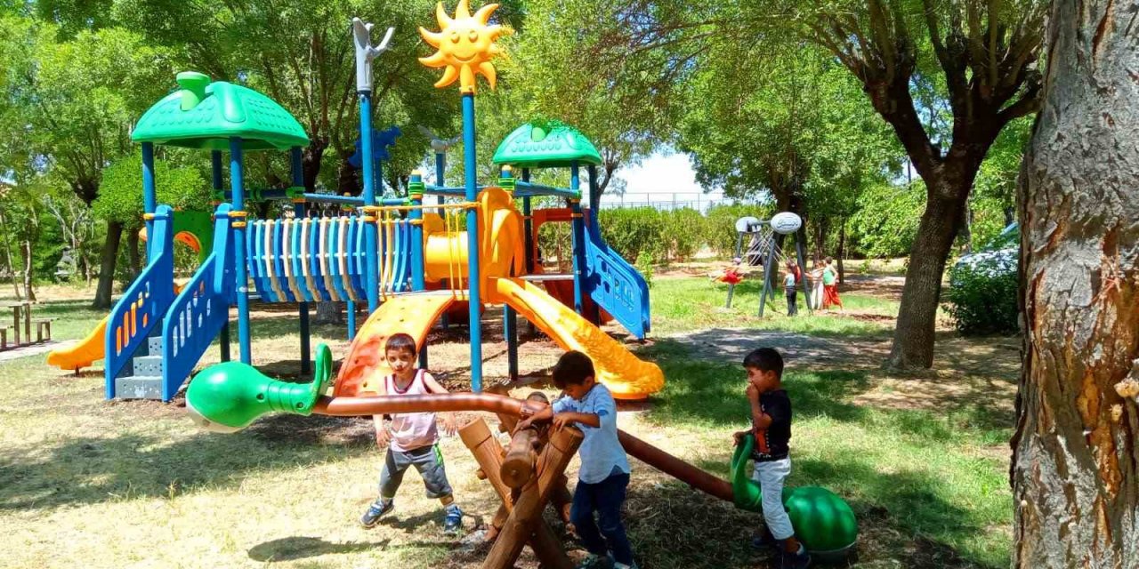 Diyarbakır’da kentin çeşitli noktalarına çocuk oyun grupları yerleştirildi
