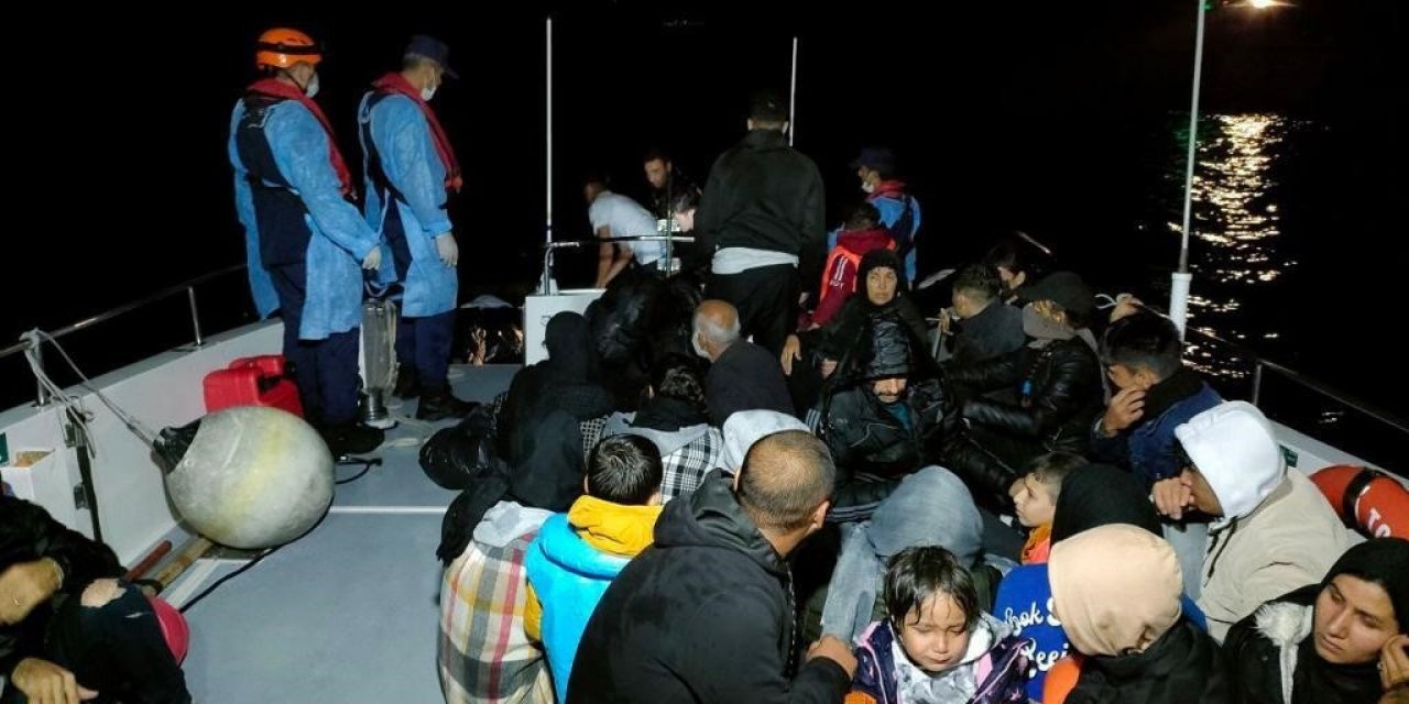 Ayvalık’ta 47 düzensiz göçmen Sahil Güvenlik’ten kaçamadı
