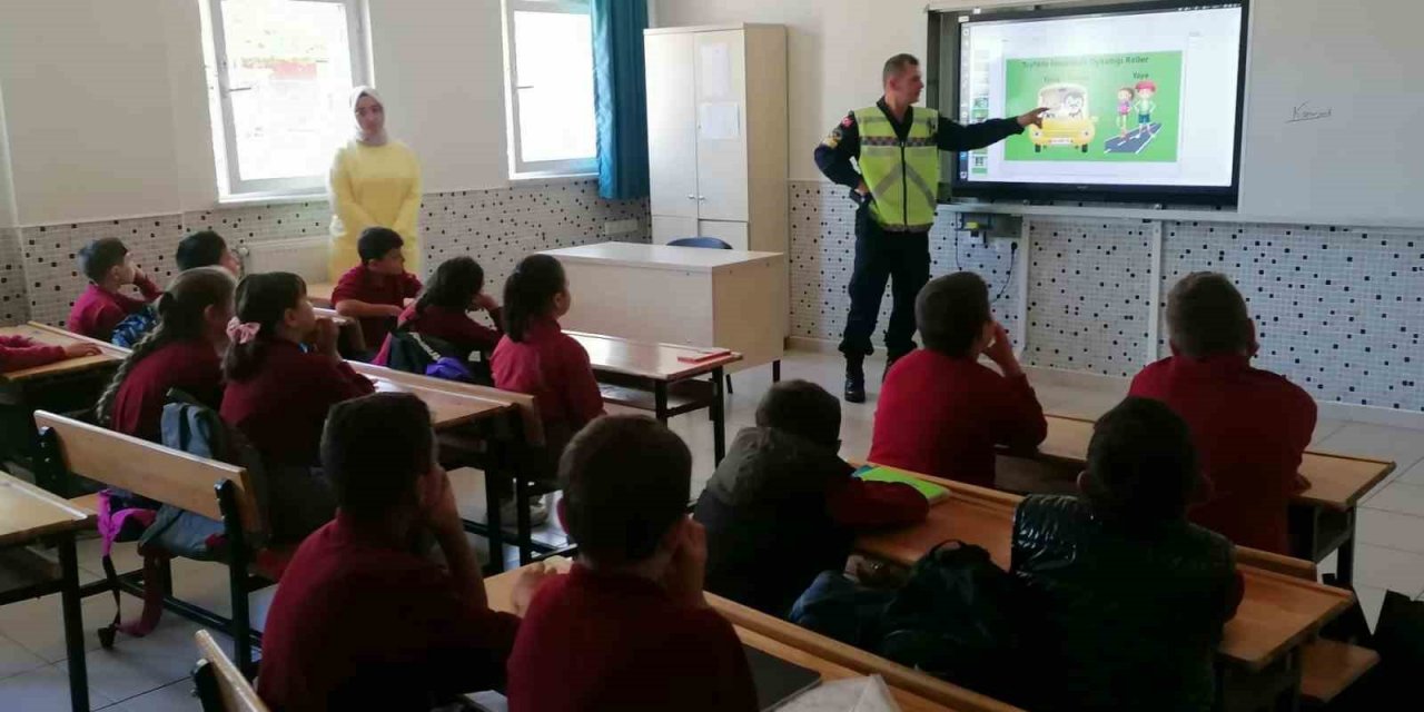 Öğrencilere trafik eğitimi