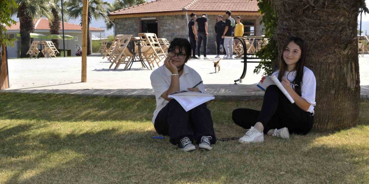 Cumhuriyet Parkı, Çineli öğrencilerin buluşma noktası oldu