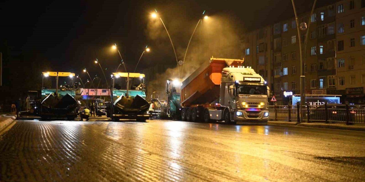 Başkan Büyükkılıç, personelin gece mesaisini yerinde inceledi