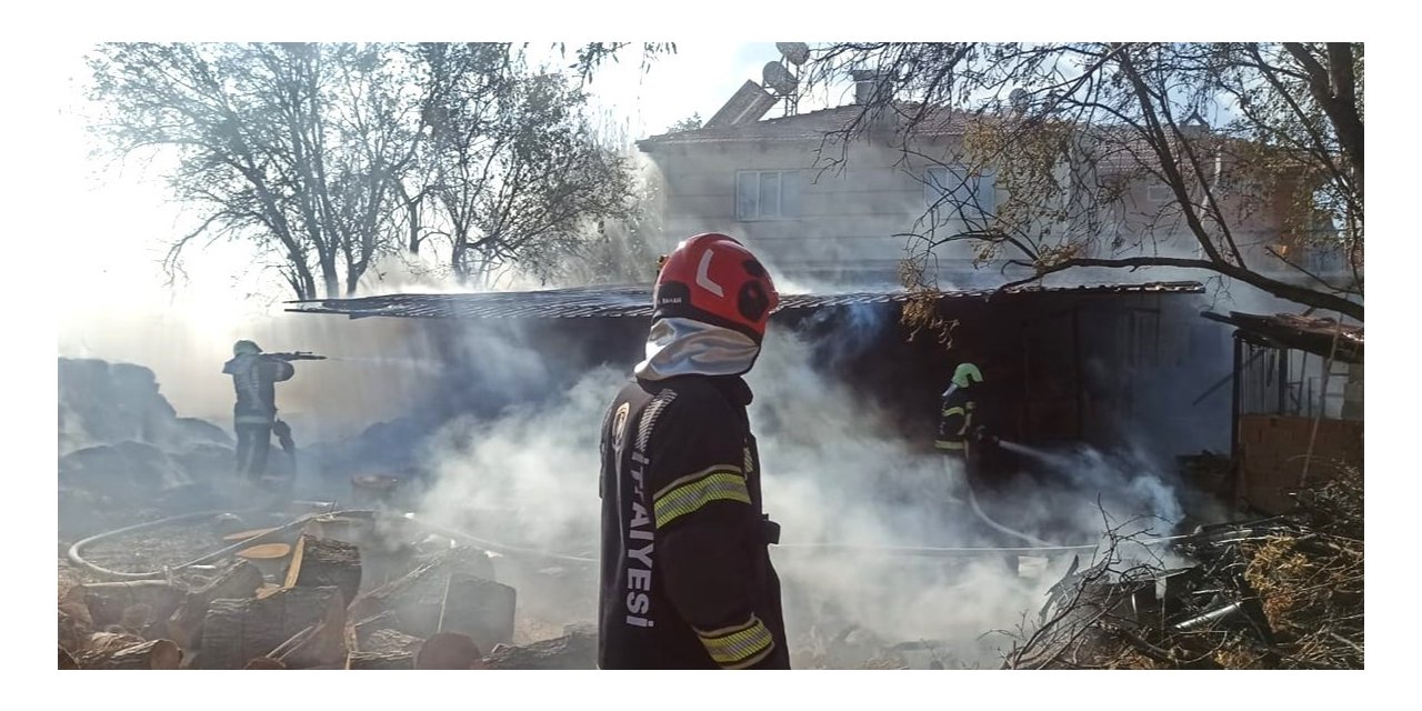 Spiral kesme makinesinden çıkan kıvılcım samanlığı küle çevirdi