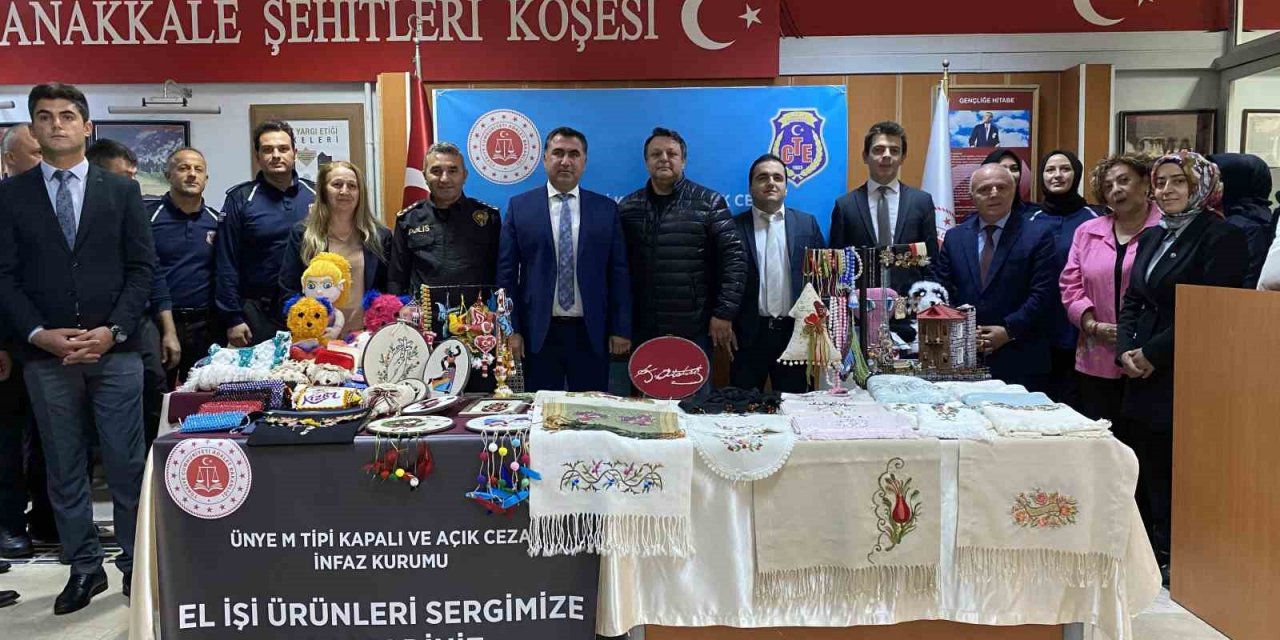 Tutuklu ve hükümlülerin el emeği göz nuru ürünleri sergilendi