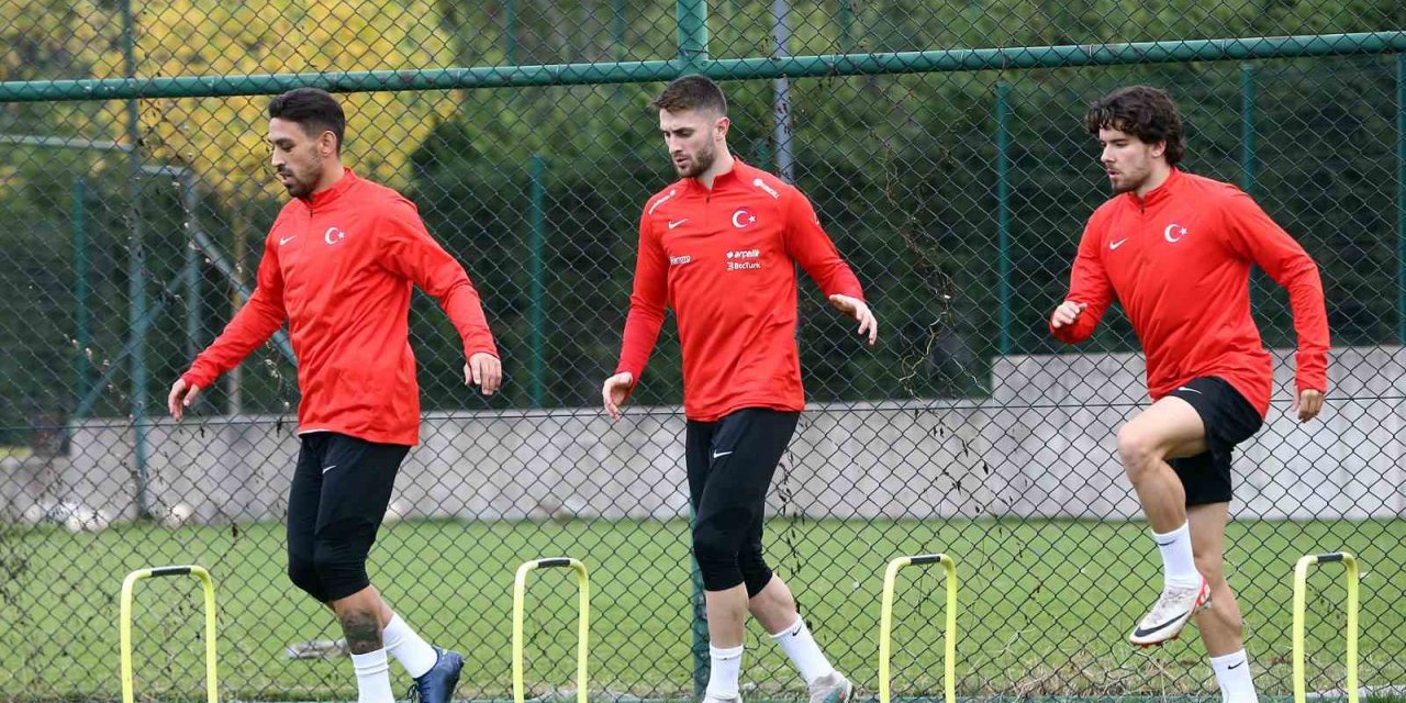 Fenerbahçe’de 12 futbolcu milli mesaide