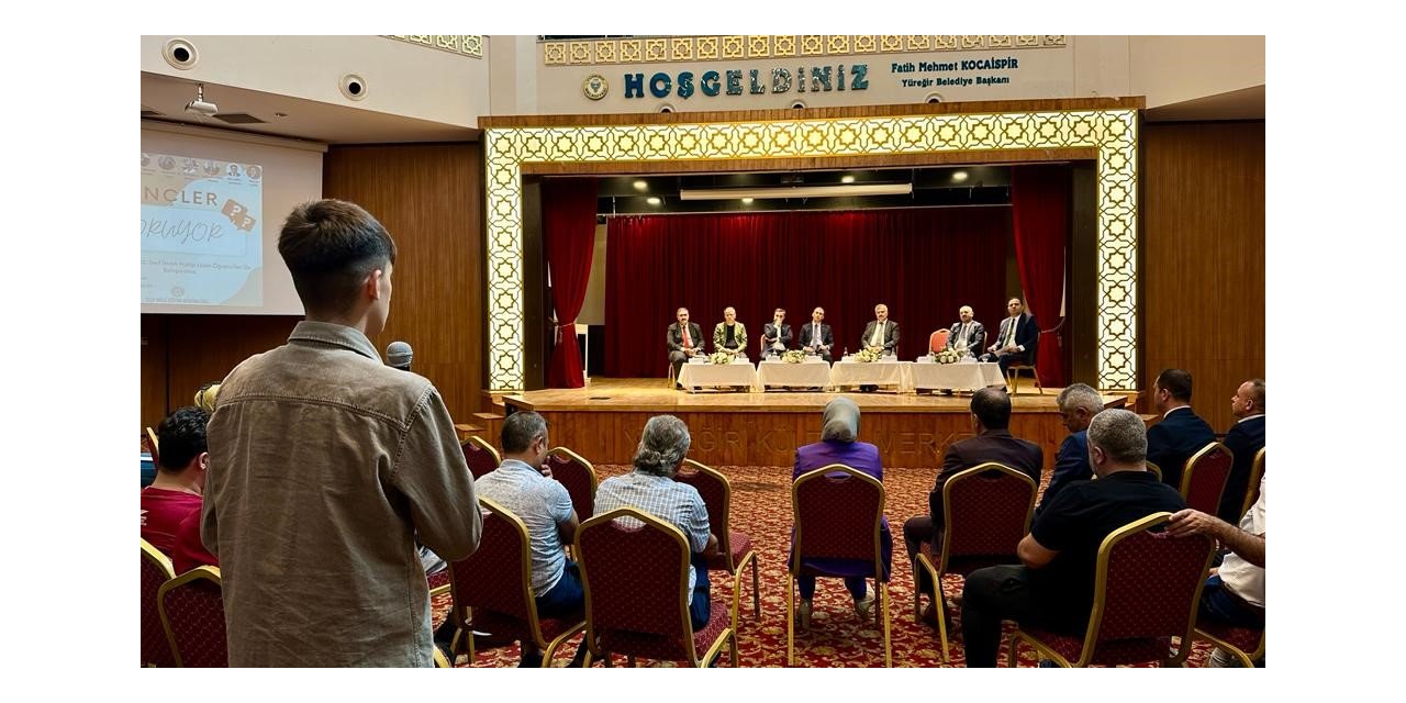 Yüreğir’de "Gençler Soruyor" söyleşisi gerçekleşti