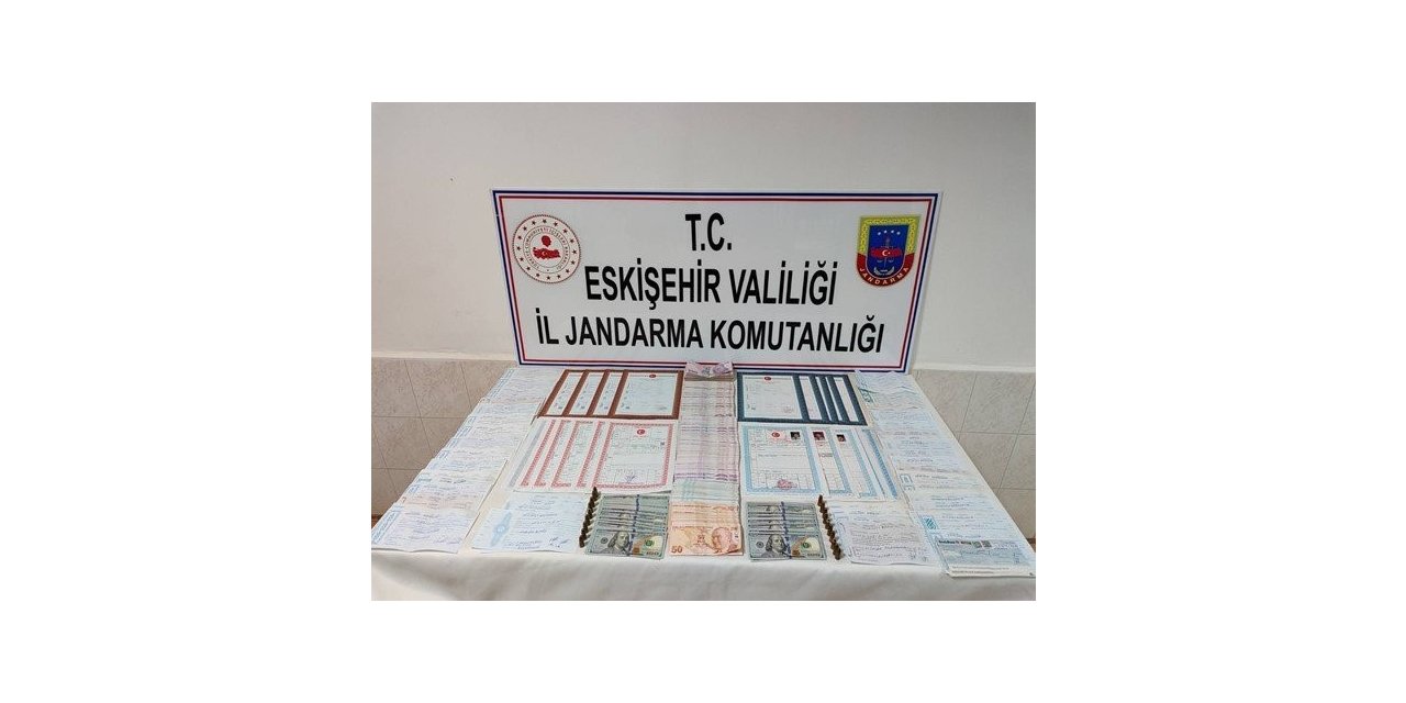 Tefecilerin elindeki çok sayıda senet ve tapu ele geçirildi