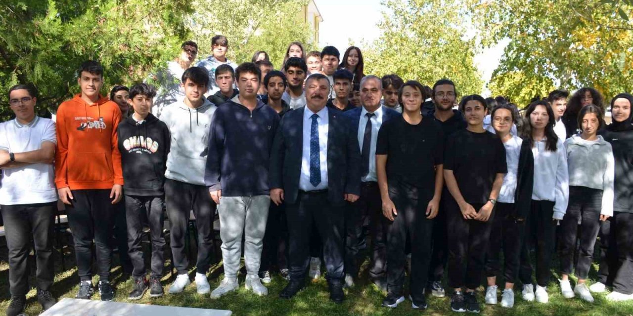 Başkan Alp fen lisesi öğrencileriyle buluştu