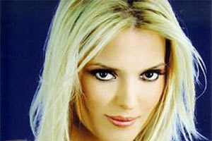 Ünlü şarkıcı sevgilisini 'Twitter'da açıkladı