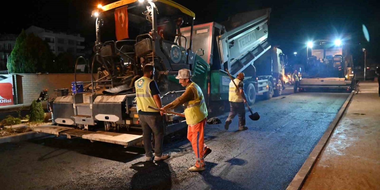 Manisa’da gece gündüz asfalt mesaisi