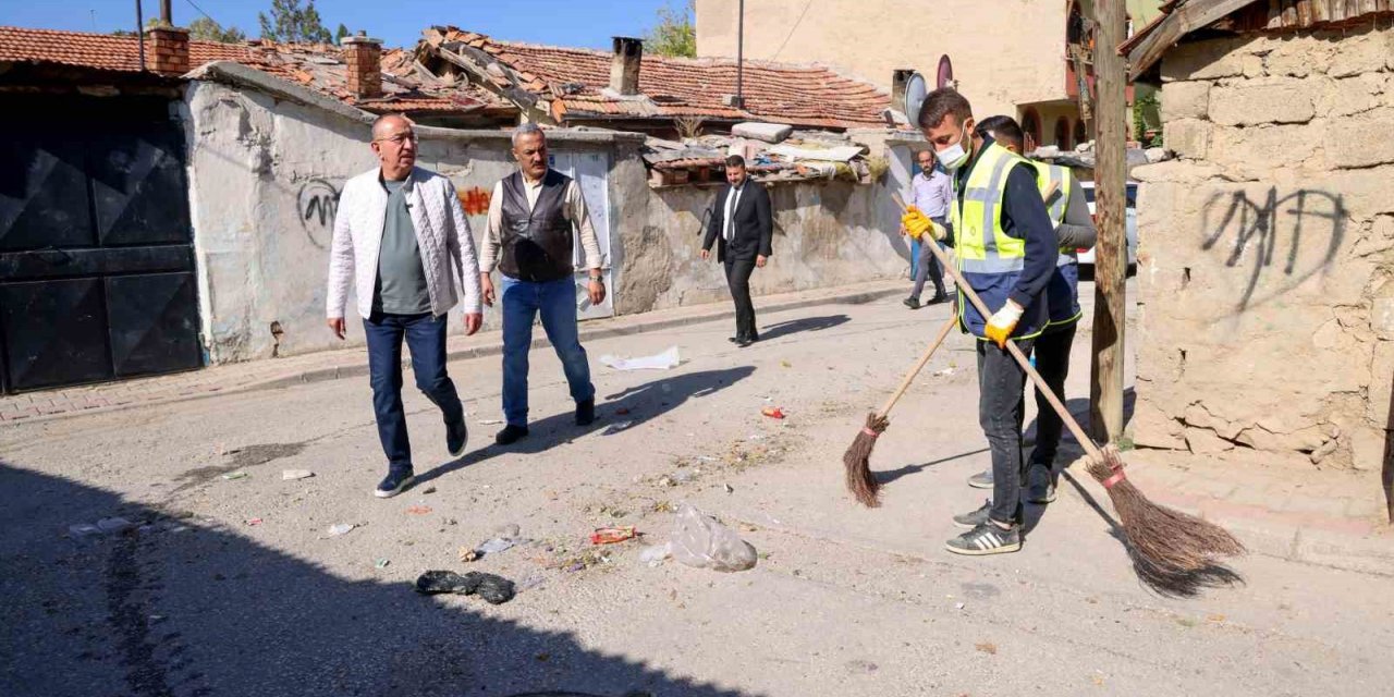 Meram Çevre Timi sonbahar temizliği için sahada