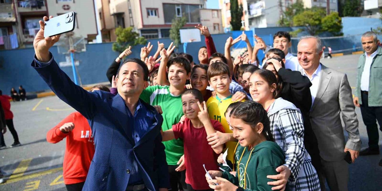 Tuzla Belediyesi, ’Eğitim Kenti Tuzla’ mottosuyla okullara destek vermeye devam ediyor