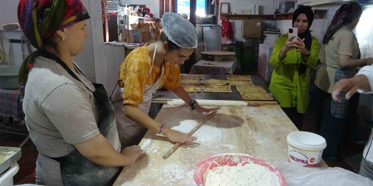 Yabancı öğrenciler Muğla yemeklerinin eğitimini alıyor