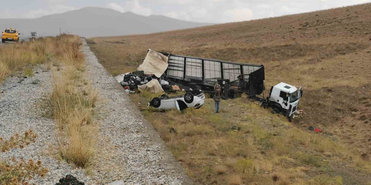 Otomobil tıra çarptı: 5 yaralı