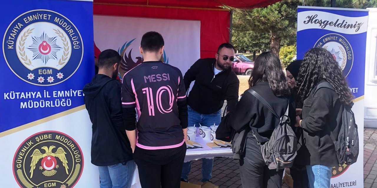 Kütahya’da üniversite öğrencileri ve veliler terör konusunda bilgilendirildi