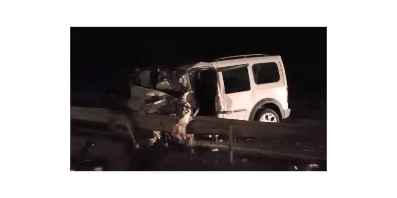 Yanlış şeride giren yabancı plakalı minibüs dehşet saçtı: 1 ölü