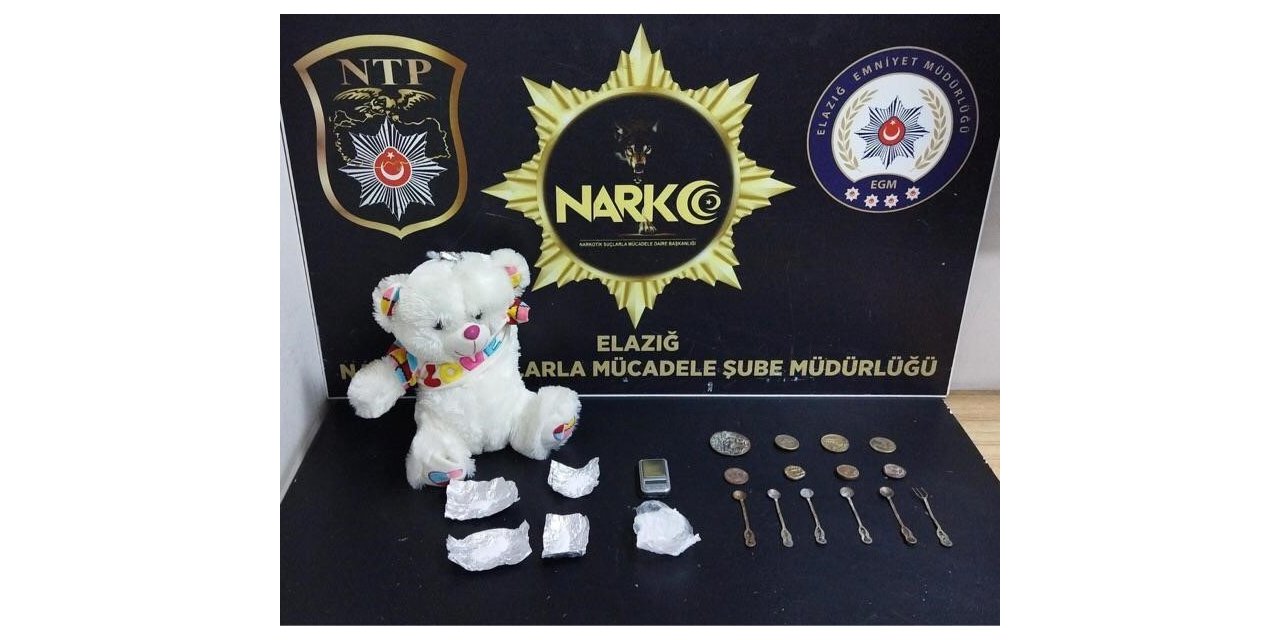 Oyuncak ayı ve yakıt deposuna zulalanmış uyuşturucular ele geçirildi: 5 gözaltı