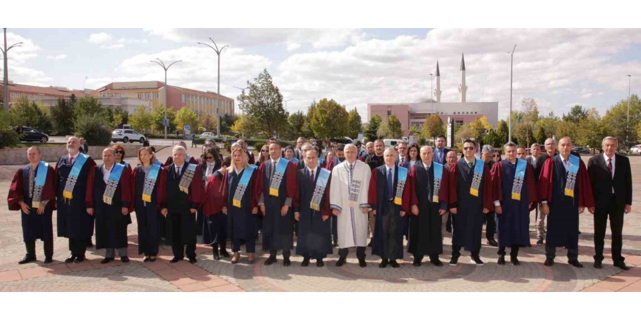 ESOGÜ’de 2023-2024 akademik yılı törenle açıldı