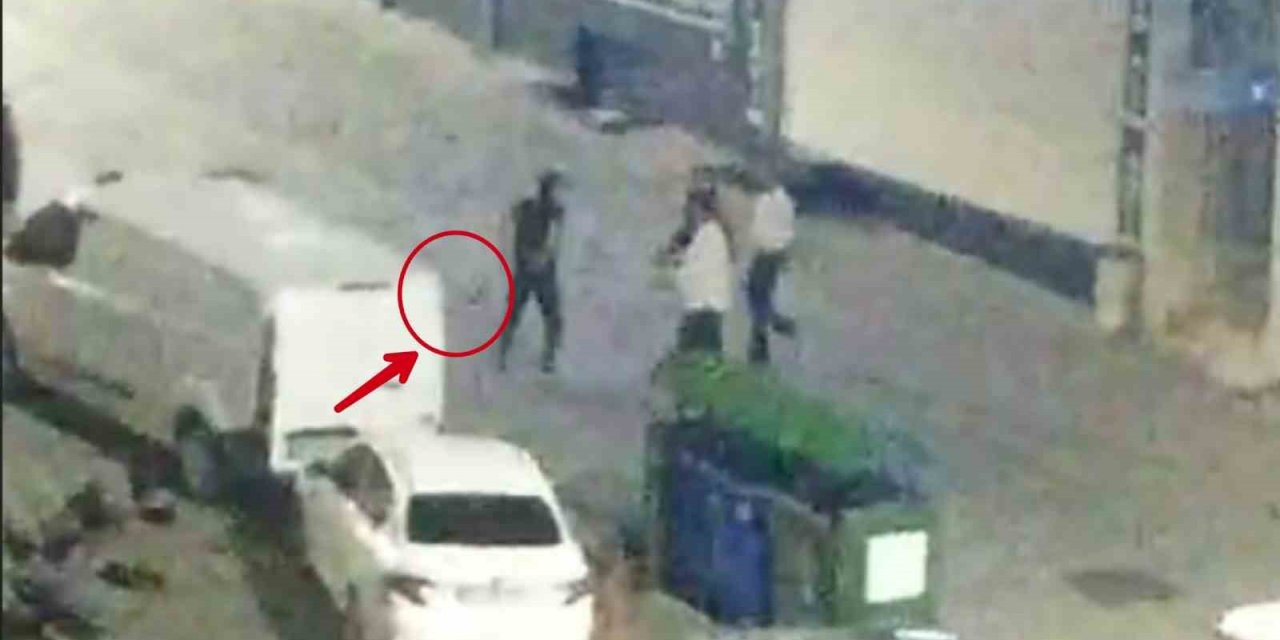 Sultangazi’de dehşet anları: Silahını çekip peş peşe ateş etti