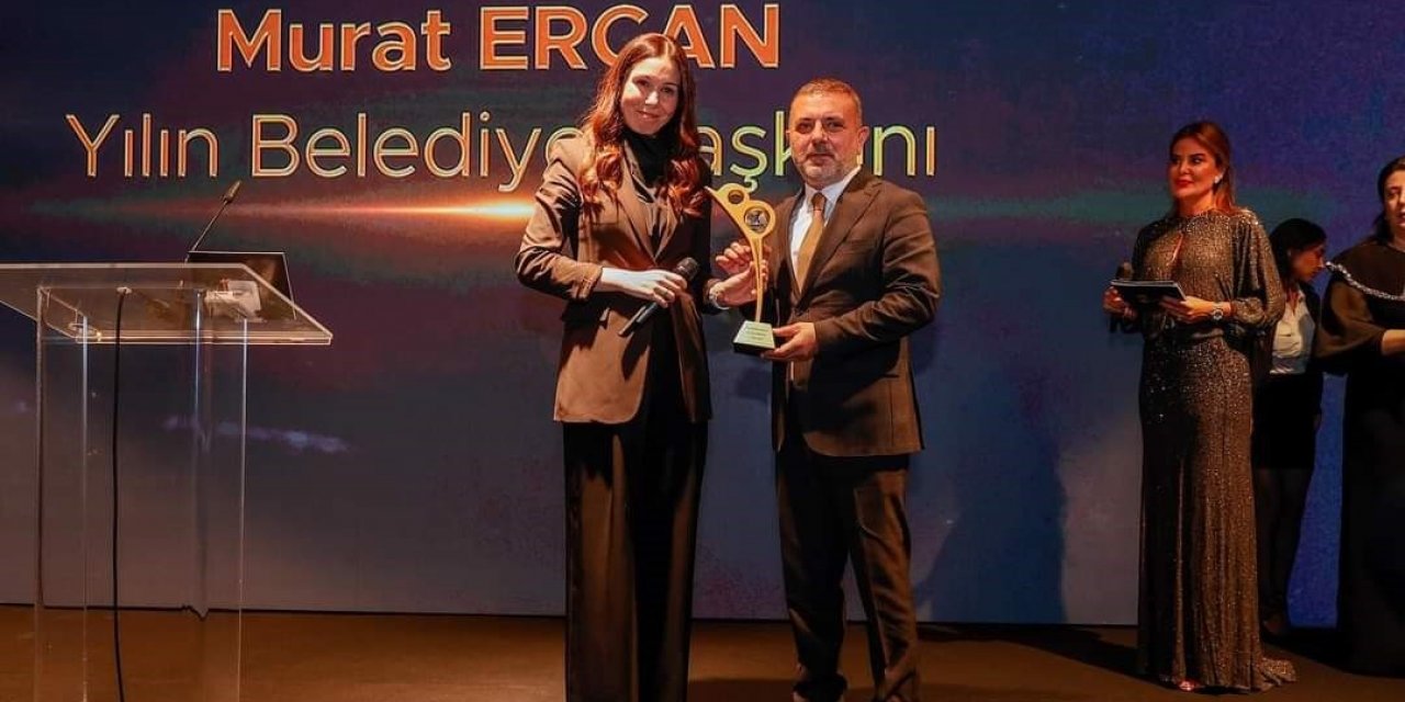 Yılın belediye başkanı ödülü Sincan Belediye Başkanı Murat Ercan’a