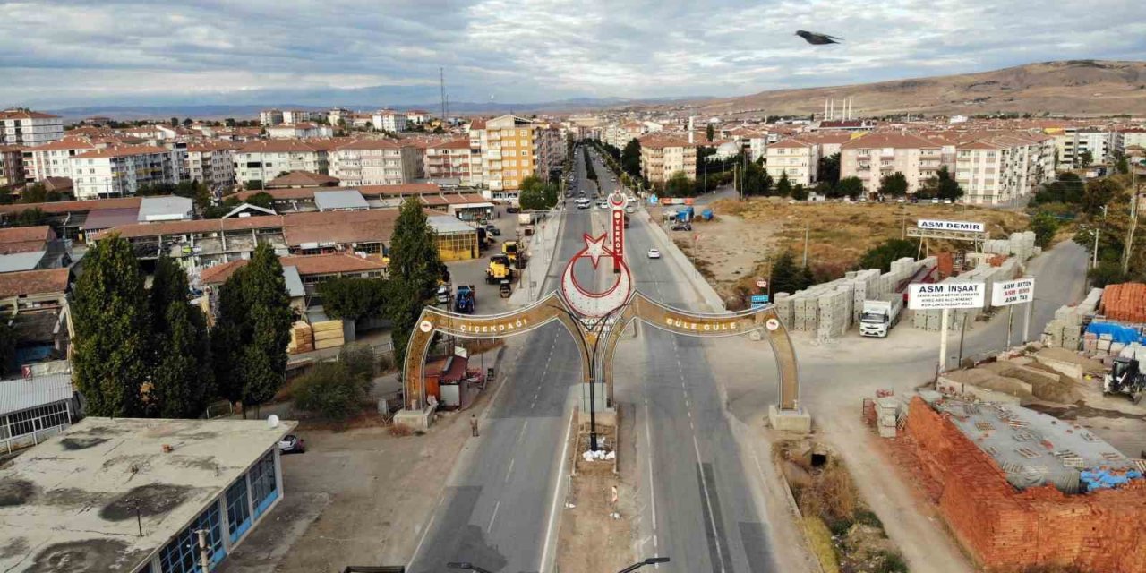 Bu ilçede yaşayanlar iki adımla il değiştiriyor