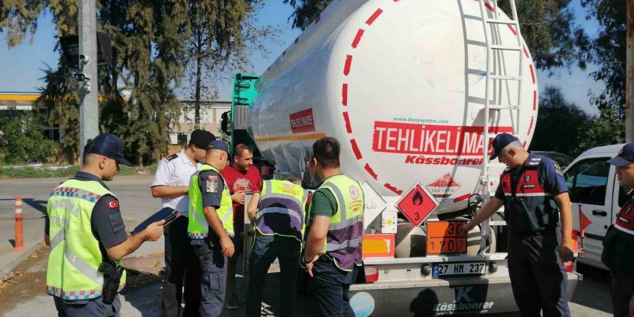 Mersin’de ağır tonajlı araçlar denetlendi