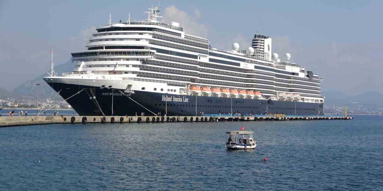 Kruvaziyerlerin dümeni Antalya'ya çevrildi