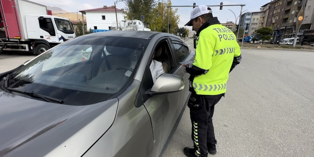 Yüksekova’da emniyet kemeri denetimi yapıldı