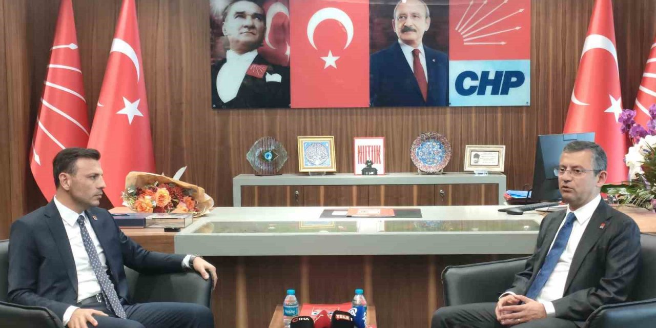 Özgür Özel’den CHP İl Başkanı Özgür Çelik’e tebrik ziyareti