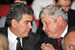 Mustafa Akaydın yine borç istedi