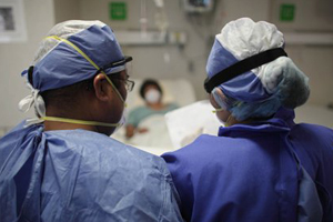 Korkunç virüs komşuda 34 kişiyi öldürdü