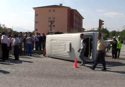 Düğün konvoyu kana bulandı