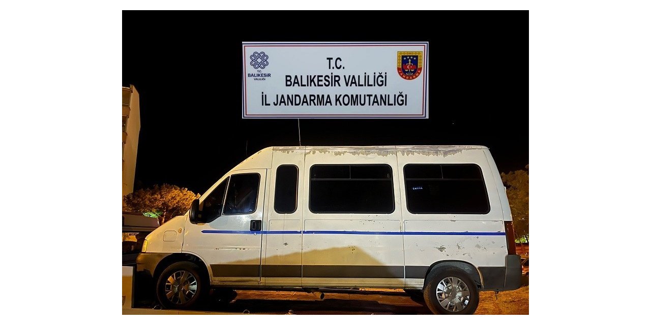 Jandarma operasyonunda 18 düzensiz göçmen ve 1 organizatör yakalandı
