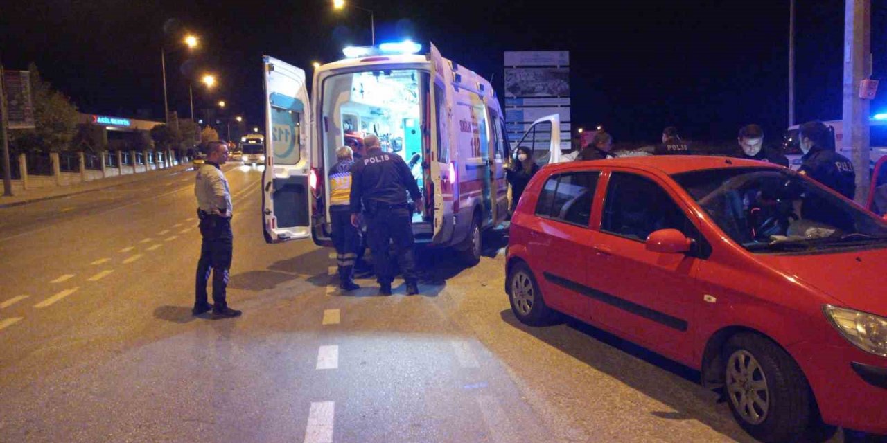 Alkollü sürücü direksiyon başında uyuyakaldı