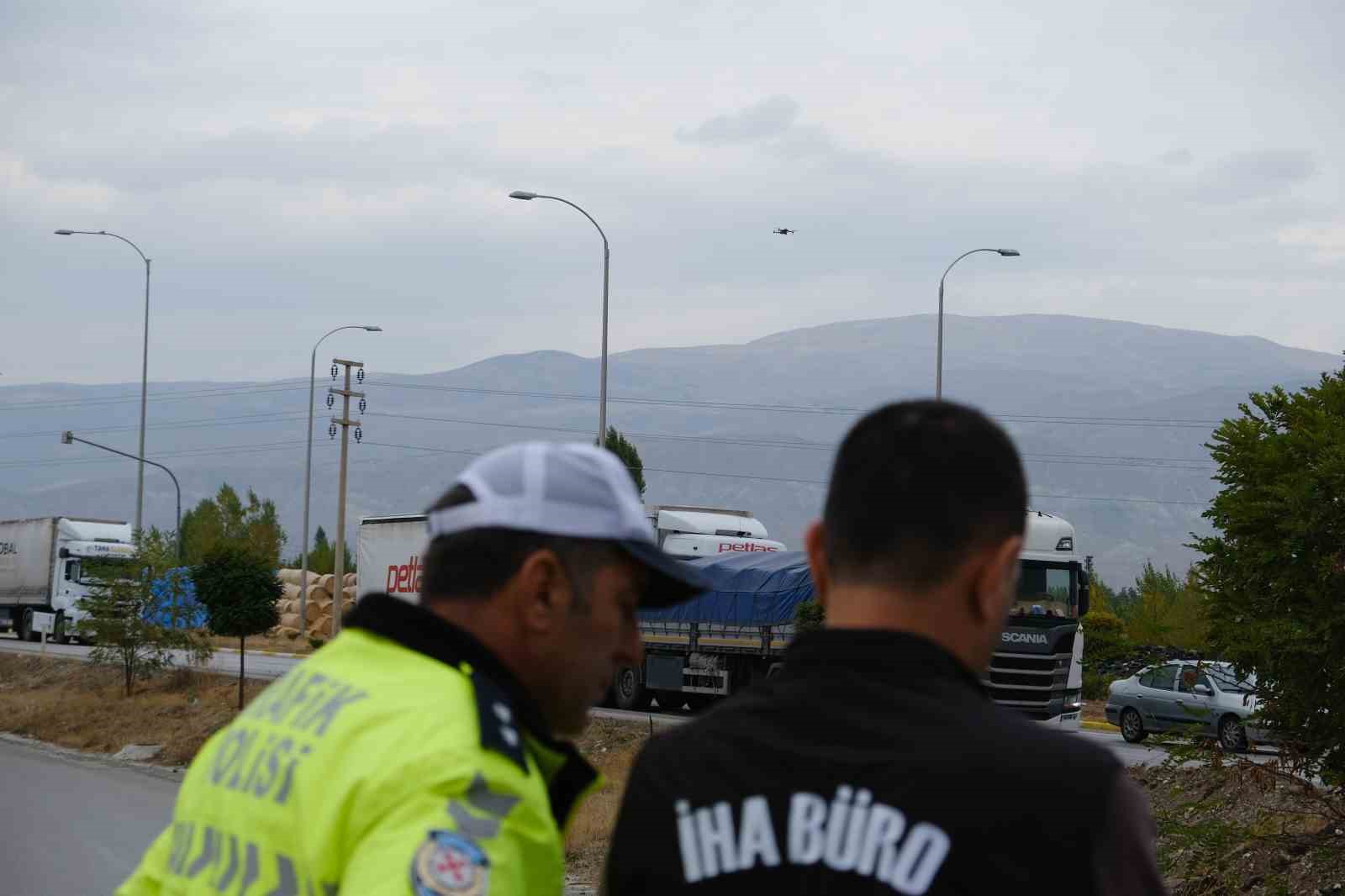 Ölüm kavşağında drone ile denetim