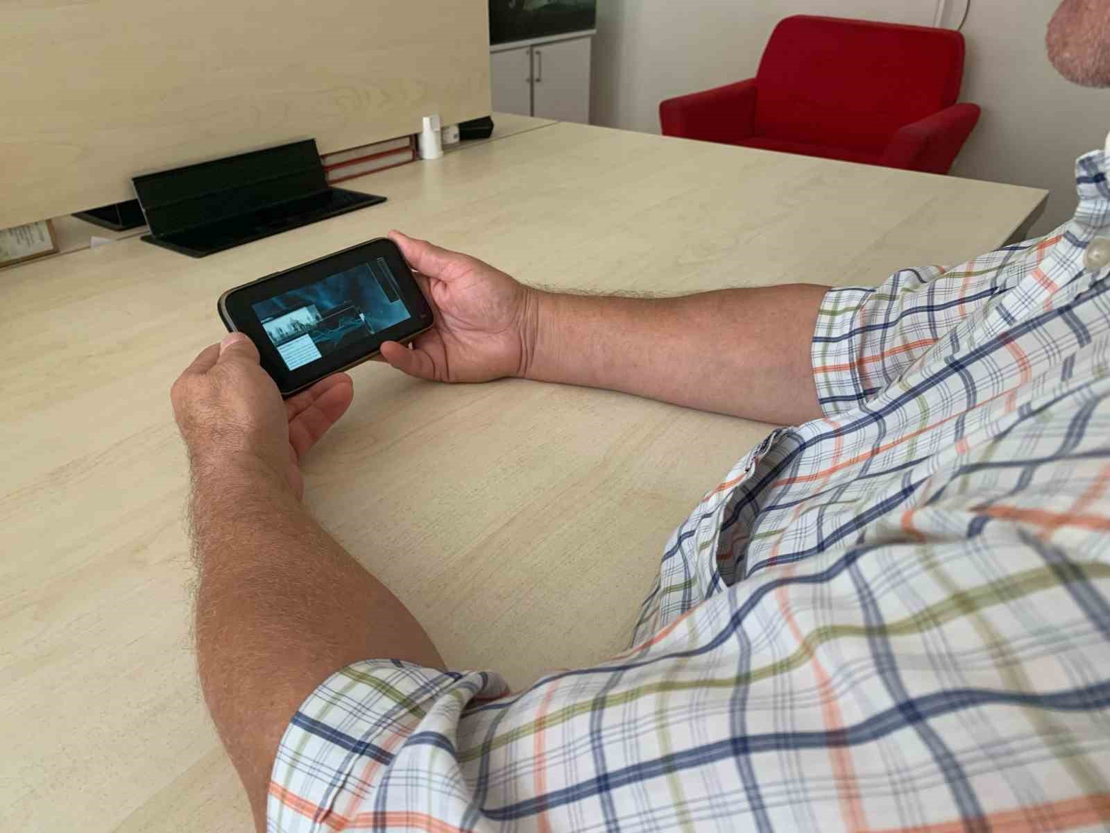 Tesis müdürü, mesai saatleri içinde film izlediği için işten çıkarıldı