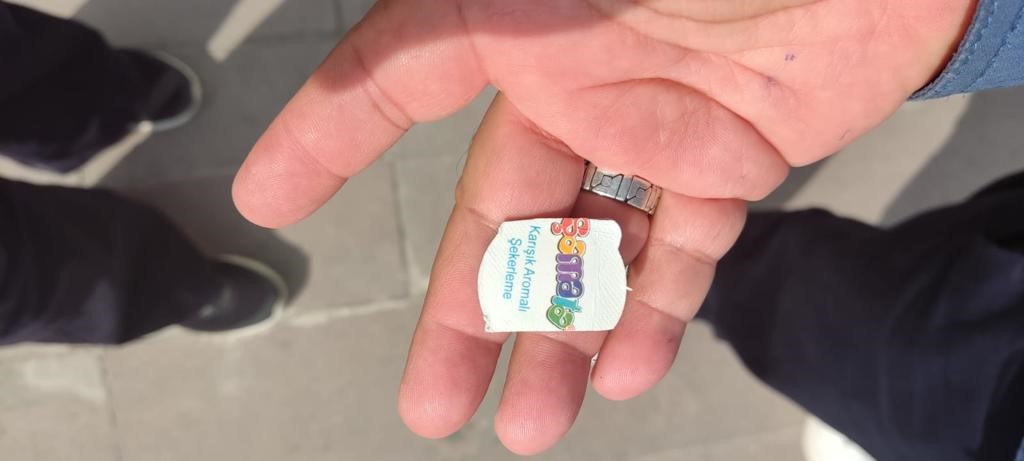 Seyyar satıcı kılığında zehir taciri! İlkokulların önünde geziyor