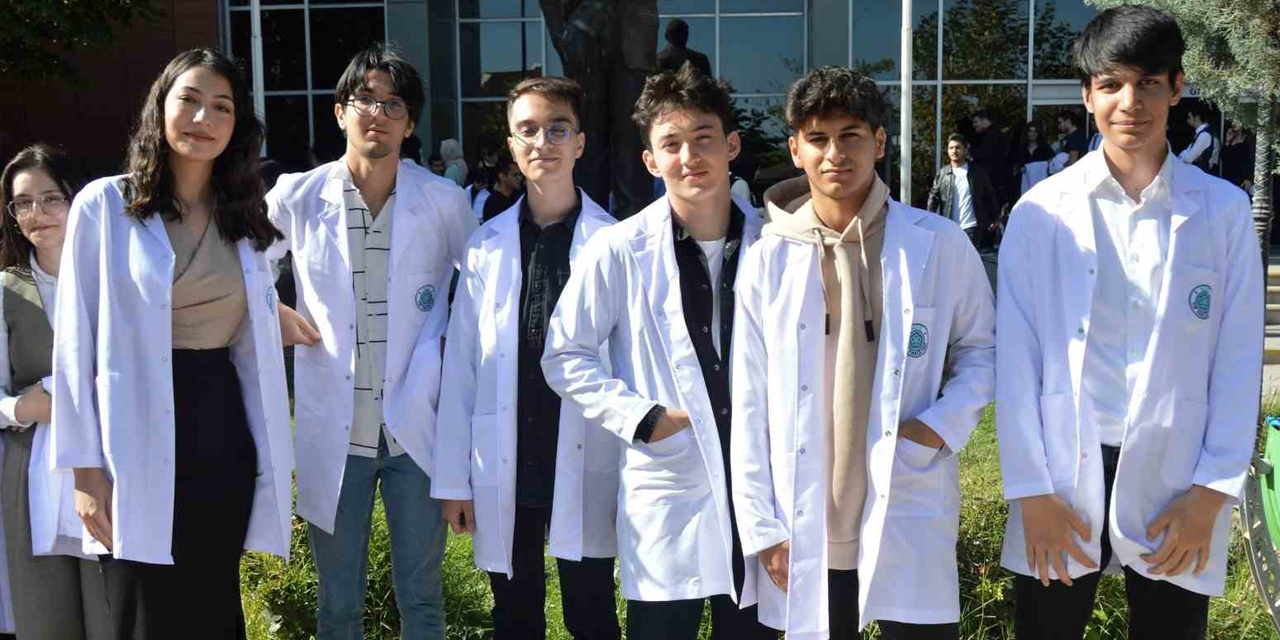 Konya NEÜ Tıp Fakültesi’nde Beyaz Önlük Giyme Töreni! 'Maneviyat' vurgusu yapıldı