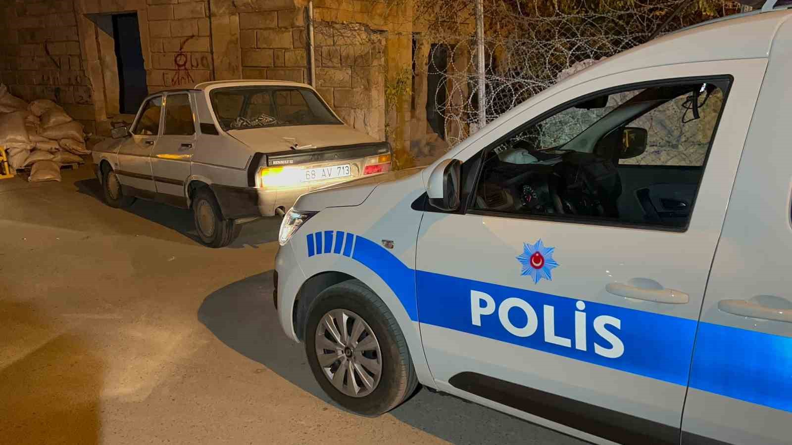 Aksaray sokakları polis-şüpheli kovalamacasına sahne oldu