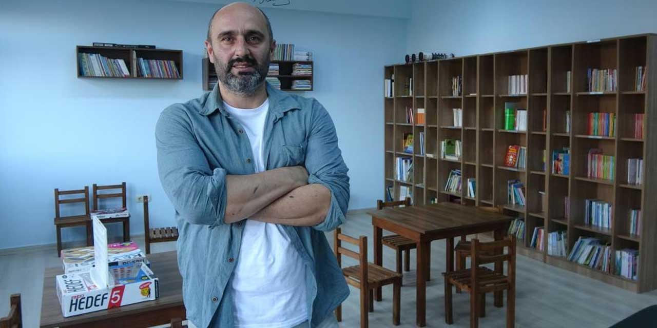 Trabzonlu Ressam Yıldıray Yıldırım depremde kaybettiği yakınları için kütüphane yaptırdı