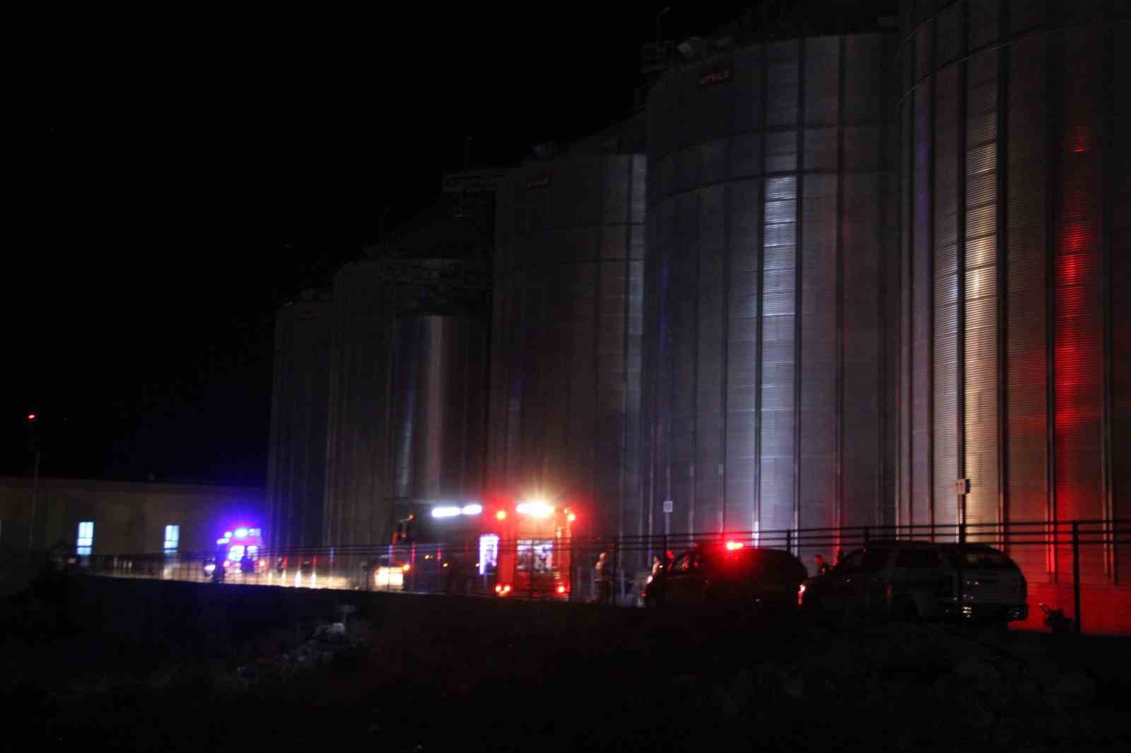 Karaman OSB'de mısır silosunda yangın: Dumandan etkilenenlere olay yerinde müdahale edildi