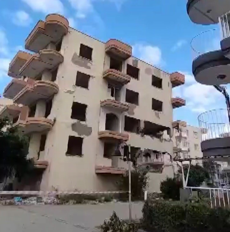 Hatay Payas'ta 5 katlı bina böyle yıkıldı