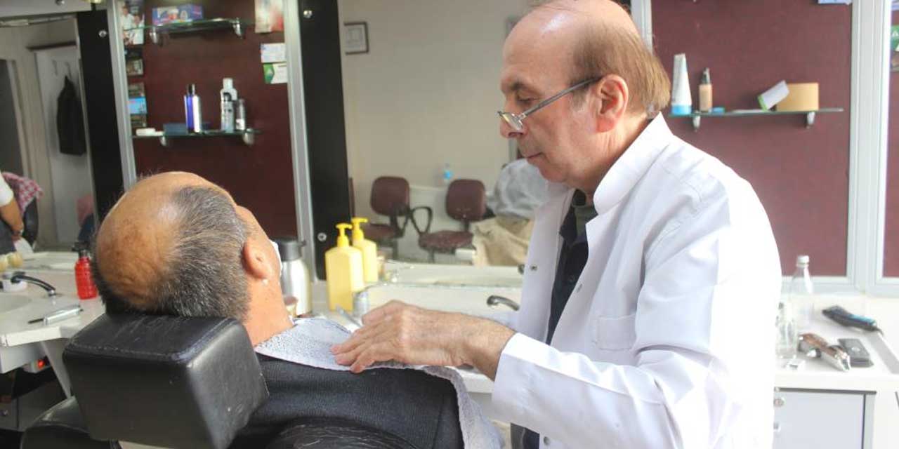 Karapınar'ın 53 yıllık berberi Nuri Hancıoğlu mesleğine ilk günkü heyecanla bağlı