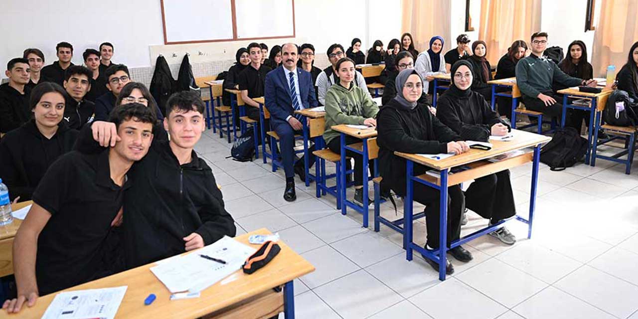 Konya'nın gençleri Başkan Altay'dan destek aldı