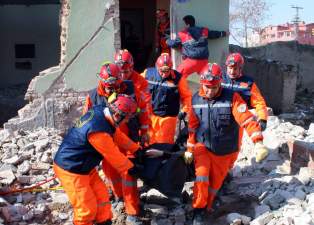 Deprem tatbikatı gerçeğini aratmadı