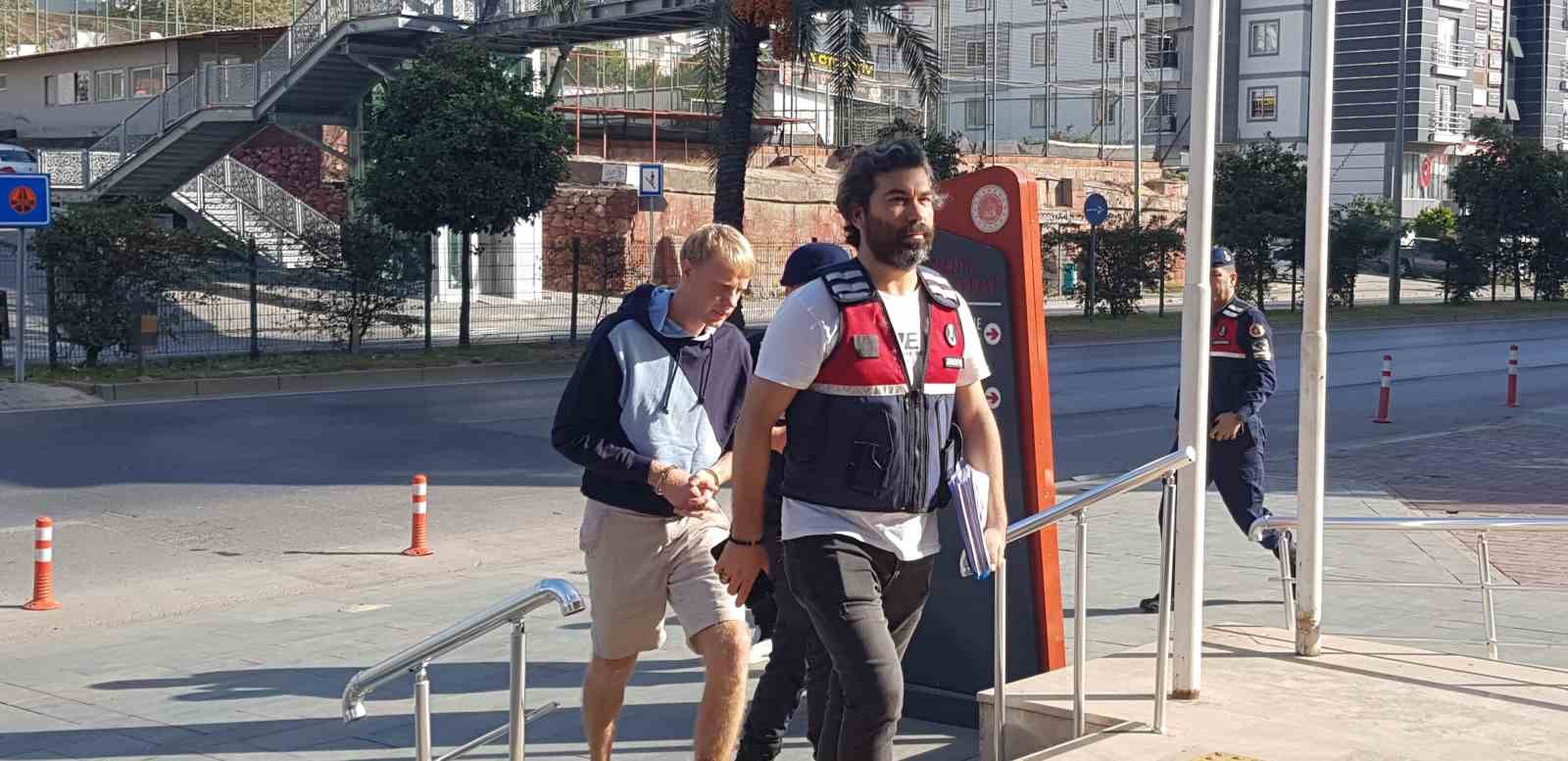 Alanya'da parası gasp edilen Ukraynalı turist cinayetten tutuklandı