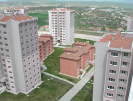 6 Bin peşini olan bankada kuyruğa girdi