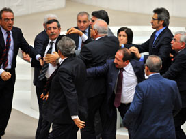 BDP'li Sakık AK Partili vekili yumrukladı